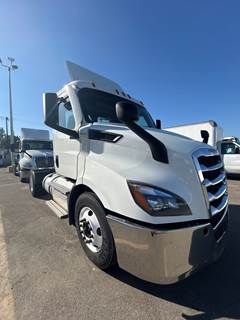 Freightliner Cascadia 116 Single Axle Day Cab Truck - 450HP, 12 Speed Automatic