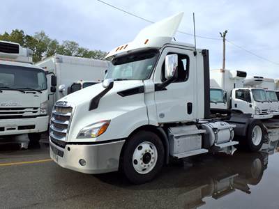 Freightliner Cascadia 116 Single Axle Day Cab Truck - 450HP, 12 Speed Automatic