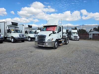 Freightliner Cascadia 116 Single Axle Day Cab Truck - 435HP, 12 Speed Automatic