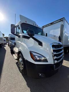 Freightliner Cascadia 116 Single Axle Day Cab Truck - 450HP, 12 Speed Automatic
