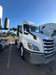 Freightliner Cascadia 116 Single Axle Day Cab Truck - 450HP, 12 Speed Automatic