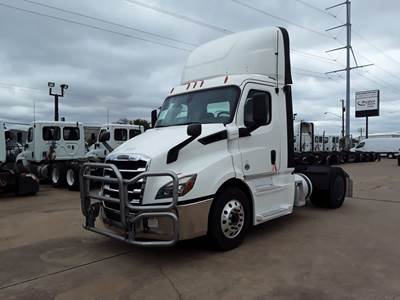 Freightliner Cascadia 116 Single Axle Day Cab Truck - 410HP, 12 Speed Automatic