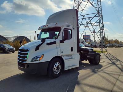 Freightliner Cascadia 116 Single Axle Day Cab Truck - 410HP, 10 Speed Manual