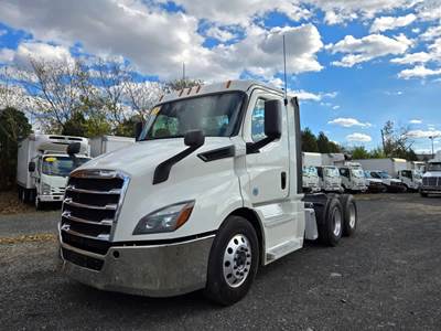 Freightliner Cascadia 116 Day Cab Truck - 435HP, 12 Speed Automatic