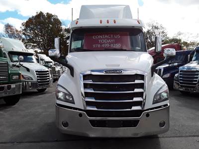 Freightliner Cascadia 116 Single Axle Day Cab Truck - 450HP, 12 Speed Automatic