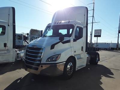 Freightliner Cascadia 116 Single Axle Day Cab Truck - 410HP, 12 Speed Automatic