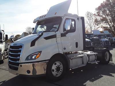 Freightliner Cascadia 116 Single Axle Day Cab Truck - 450HP, 12 Speed Automatic