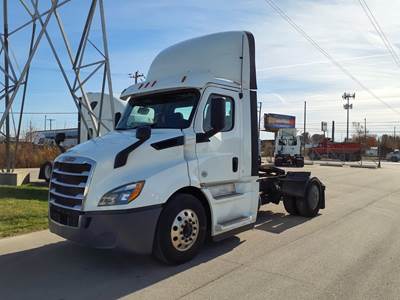 Freightliner Cascadia 116 Single Axle Day Cab Truck - 410HP, 10 Speed Manual