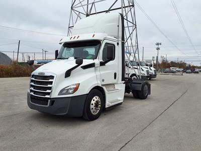 Freightliner Cascadia 116 Single Axle Day Cab Truck - 410HP, 10 Speed Manual