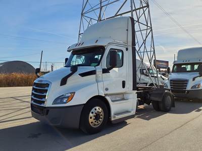Freightliner Cascadia 116 Single Axle Day Cab Truck - 410HP, 10 Speed Manual