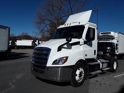 Freightliner Cascadia 116 Single Axle Day Cab Truck - 450HP, 12 Speed Automatic