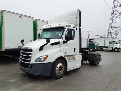Freightliner Cascadia 116 Single Axle Day Cab Truck - 410HP, 10 Speed Manual