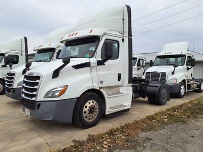 Freightliner Cascadia 116 Single Axle Day Cab Truck - 410HP, 10 Speed Manual
