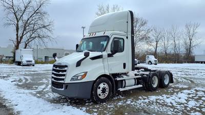 Freightliner Cascadia 116 Day Cab Truck - 450HP, 12 Speed Automatic