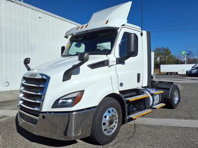 Freightliner Cascadia 116 Single Axle Day Cab Truck - 435HP, 12 Speed Automatic
