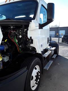 Freightliner Cascadia 116 Single Axle Day Cab Truck - 450HP, 12 Speed Automatic