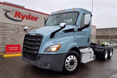 Freightliner Cascadia 116 Day Cab Truck - 450HP, 12 Speed Automatic