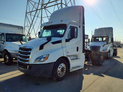 Freightliner Cascadia 116 Single Axle Day Cab Truck - 410HP, 10 Speed Manual
