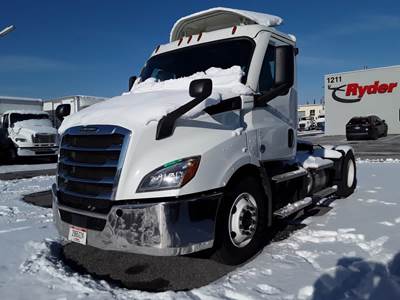 Freightliner Cascadia 116 Single Axle Day Cab Truck - 450HP, 12 Speed Automatic