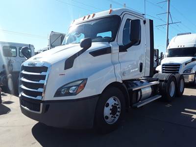Freightliner Cascadia 116 Day Cab Truck - 450HP, 12 Speed Automatic