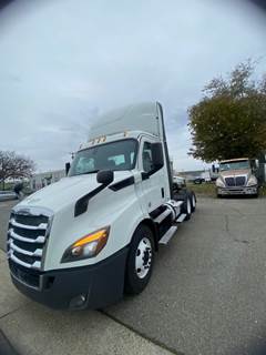 Freightliner Cascadia 116 Day Cab Truck - 410HP, 12 Speed Automatic