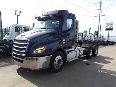 Freightliner Cascadia 116 Day Cab Truck - 370HP, 12 Speed Automatic