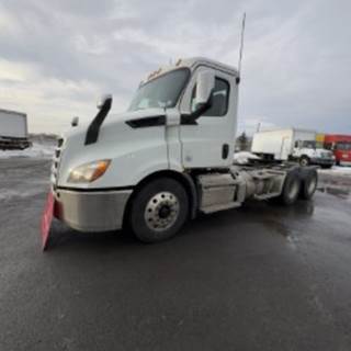 Freightliner Cascadia 116 Day Cab Truck - 410HP, 12 Speed Automatic