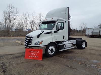 Freightliner Cascadia 116 Single Axle Day Cab Truck - 450HP, 12 Speed Automatic