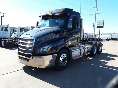 Freightliner Cascadia 116 Day Cab Truck - 370HP, 12 Speed Automatic
