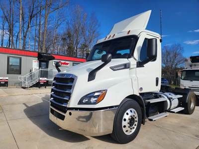 Freightliner Cascadia 116 Single Axle Day Cab Truck - 450HP, 12 Speed Automatic