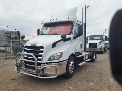 Freightliner Cascadia 116 Single Axle Day Cab Truck - 435HP, 12 Speed Automatic