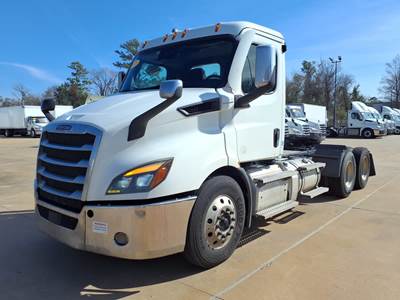 Freightliner Cascadia 116 Day Cab Truck - 450HP, 12 Speed Automatic