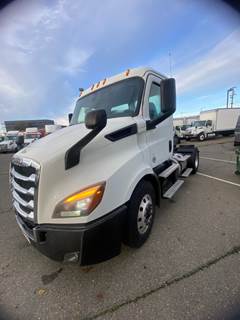 Freightliner Cascadia 116 Single Axle Day Cab Truck - 450HP, 12 Speed Automatic