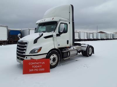Freightliner Cascadia 116 Single Axle Day Cab Truck - 450HP, 12 Speed Automatic