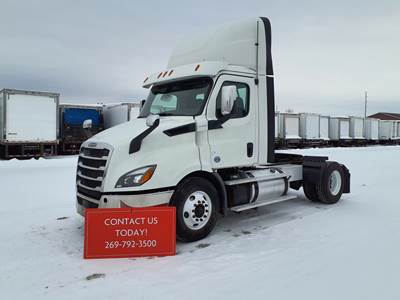 Freightliner Cascadia 116 Single Axle Day Cab Truck - 450HP, 12 Speed Automatic