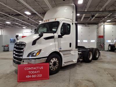Freightliner Cascadia 116 Day Cab Truck - 435HP, 12 Speed Automatic