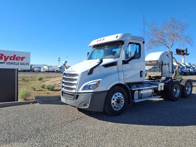 Freightliner Cascadia 116 Day Cab Truck - 470HP, 12 Speed Automatic