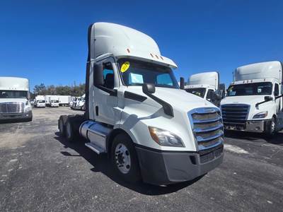 Freightliner Cascadia 116 Day Cab Truck - 450HP, 12 Speed Automatic