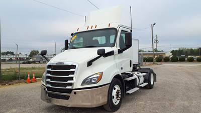 Freightliner Cascadia 116 Single Axle Day Cab Truck - 410HP, 12 Speed Automatic