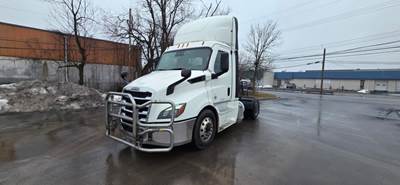 Freightliner Cascadia 116 Single Axle Day Cab Truck - 410HP, 12 Speed Automatic