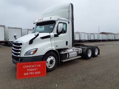 Freightliner Cascadia 116 Day Cab Truck - 450HP, 12 Speed Automatic
