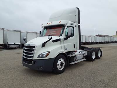 Freightliner Cascadia 116 Day Cab Truck - 450HP, 12 Speed Automatic