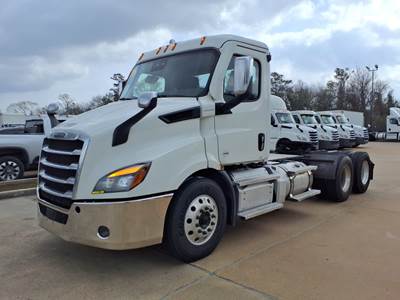 Freightliner Cascadia 116 Day Cab Truck - 450HP, 12 Speed Automatic