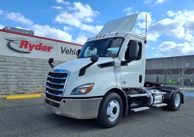 Freightliner Cascadia 116 Single Axle Day Cab Truck - 450HP, 12 Speed Automatic
