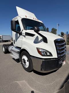 Freightliner Cascadia 116 Single Axle Day Cab Truck - 450HP, 12 Speed Automatic
