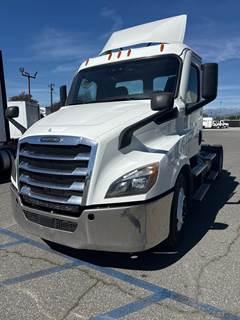 Freightliner Cascadia 116 Single Axle Day Cab Truck - 450HP, 12 Speed Automatic