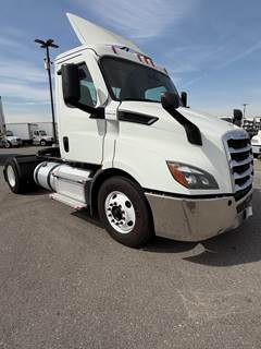 Freightliner Cascadia 116 Single Axle Day Cab Truck - 450HP, 12 Speed Automatic