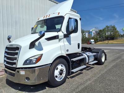 Freightliner Cascadia 116 Single Axle Day Cab Truck - 450HP, 12 Speed Automatic