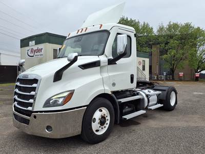 Freightliner Cascadia 116 Single Axle Day Cab Truck - 450HP, 12 Speed Automatic