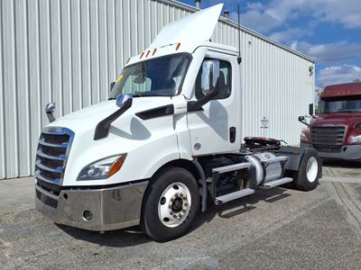 Freightliner Cascadia 116 Single Axle Day Cab Truck - 450HP, 12 Speed Automatic